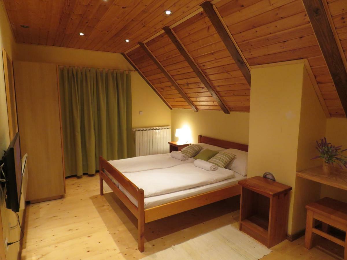Guesthouse Stefanac Otočac Buitenkant foto